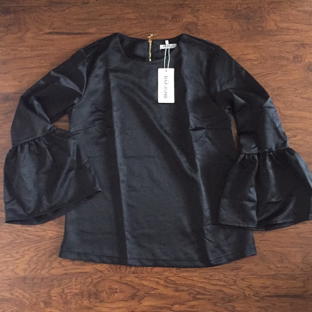 Bubble sleeve back Zip satin sheen top black sz M